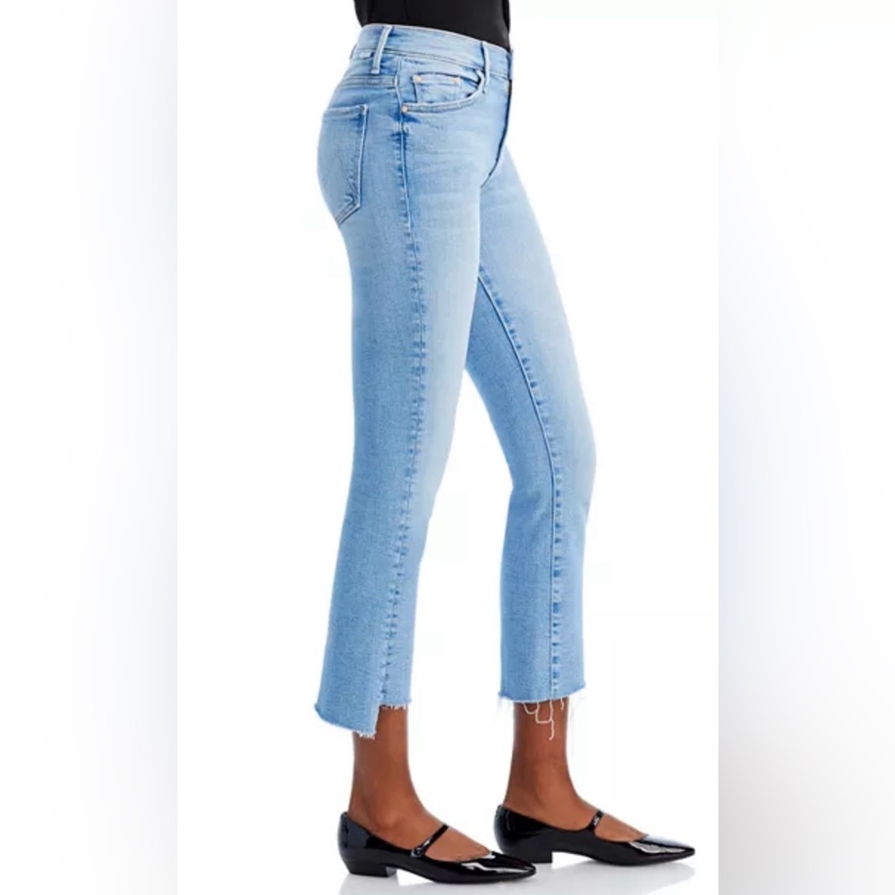 MOTHER The Insider Crop Step Fray Jean in “Limited Edition” wash. 👖